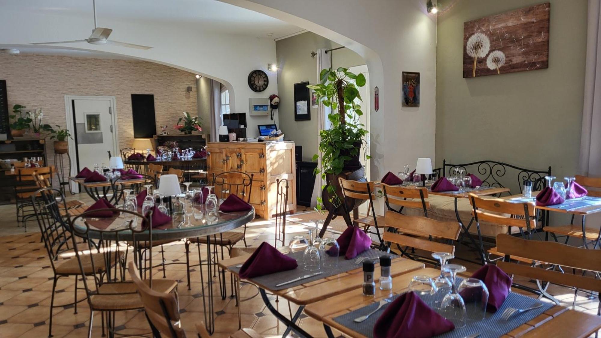 Auberge De La Table Ronde Винон-сюр-Вердон Екстериор снимка
