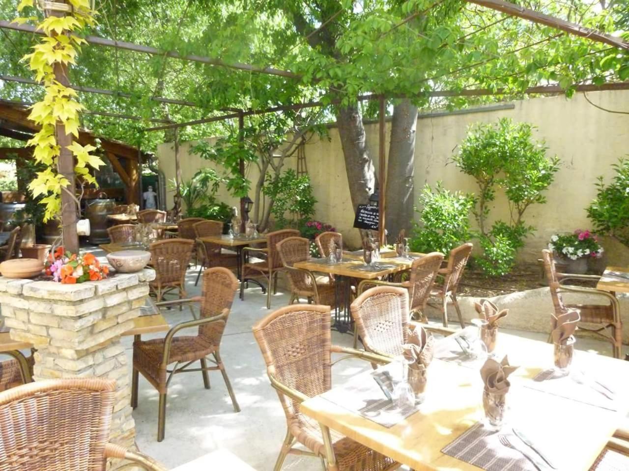 Auberge De La Table Ronde Винон-сюр-Вердон Екстериор снимка