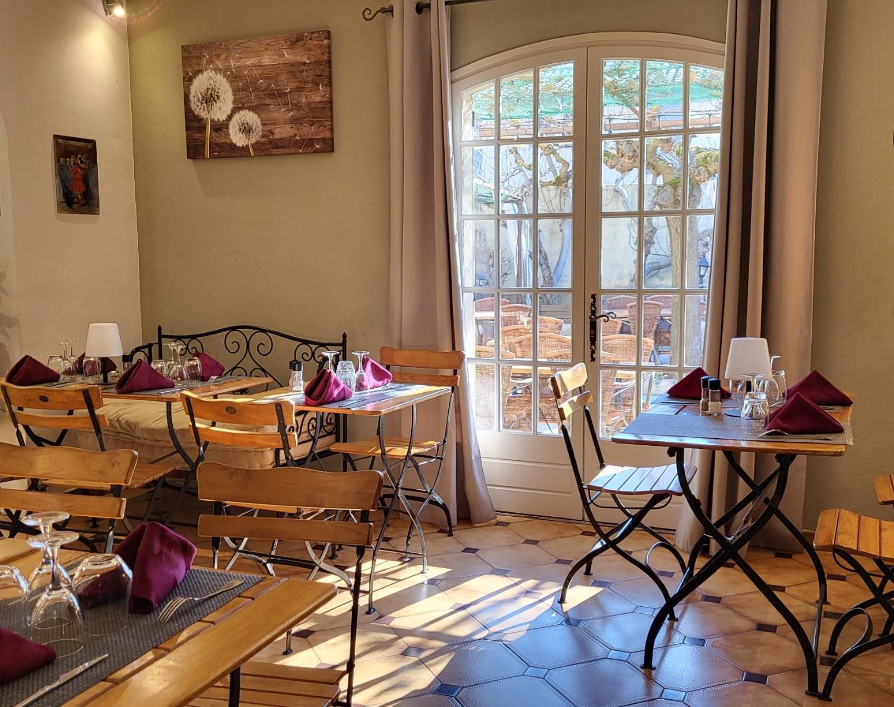 Auberge De La Table Ronde Винон-сюр-Вердон Екстериор снимка